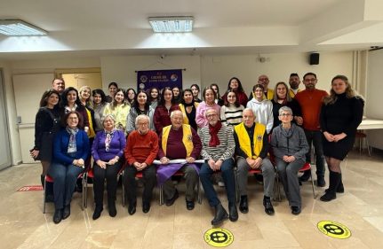 GEMLİK LIONS KULÜBÜ’NDEN ÖĞRENCİLERE UNUTULMAZ YENİ YIL ETKİNLİĞİ