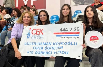 KIR ÇİÇEKLERİ VOLEYBOL HEYECANINA ORTAK OLDU